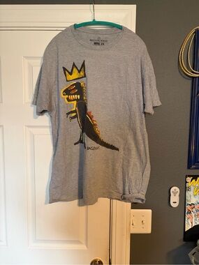Ripple Junction Gray Tee with Basquiat-Style Dinosaur and Crown